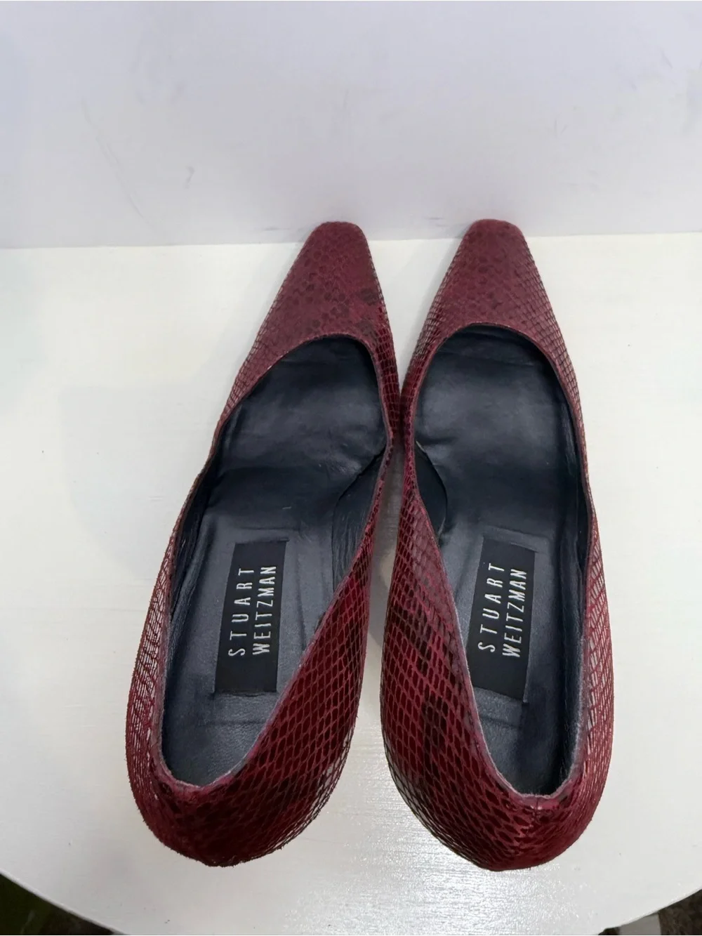 Stuart Weitzman Burgundy Wine Red Snake-Skin Embossed PointedToe Pumps Heels 9.5